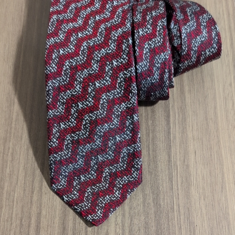Missoni Italy 100% Silk Vintage Red and Gray Zigzag Tie Necktie